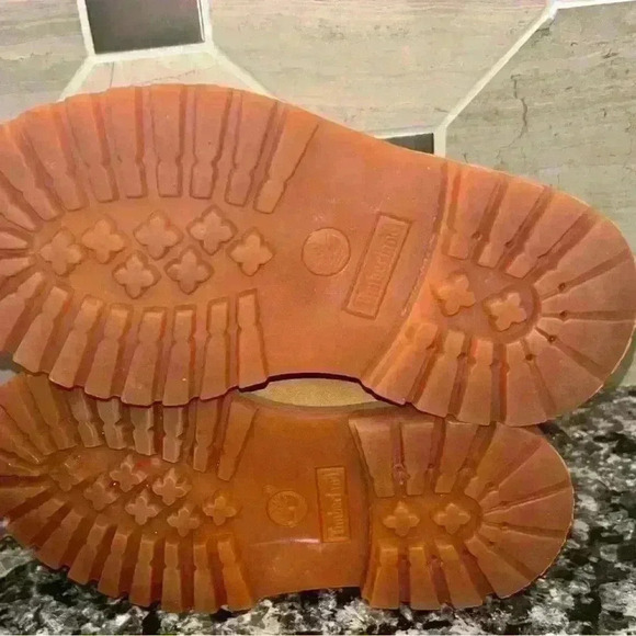 Timberland Kids' 6" Classic Boot Toddler/Little Kid size 8 - Picture 11 of 11